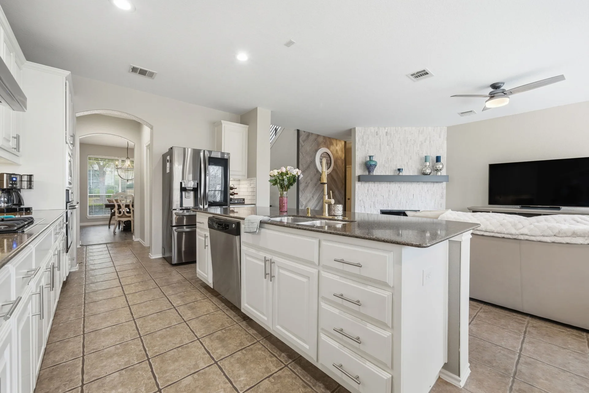 Elegantly Updated Lakeway Retreat w/ New Roof photo 21