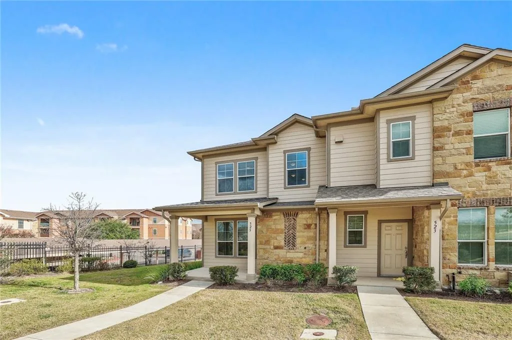 Modern Corner Lot Townhome in Coveted Carrington Court! photo 2