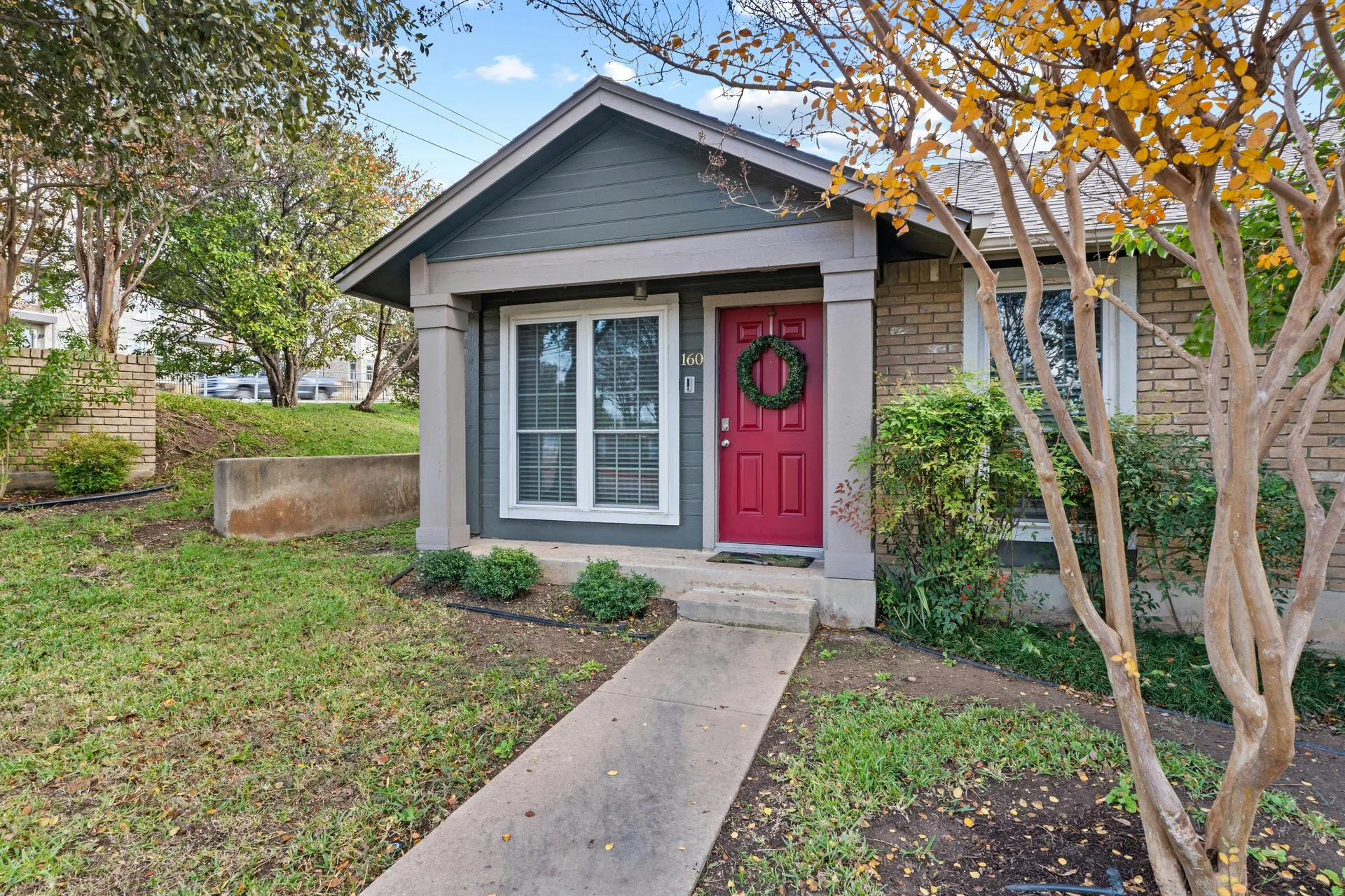 Bright & Chic Corner Lot Home in Coppertree Condos photo 6