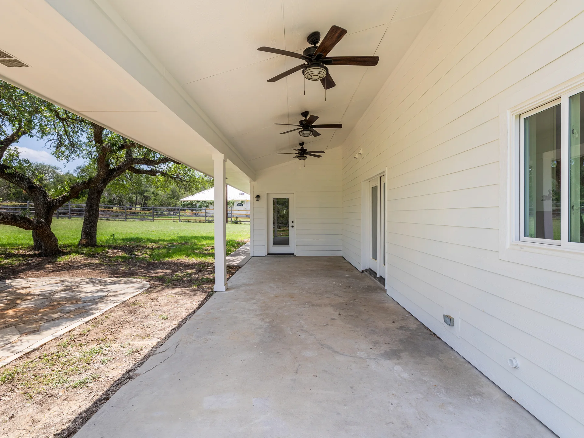 Designer-Renovated 6BR Estate Including Private Guest Apartment on 1.48 Acres photo 36