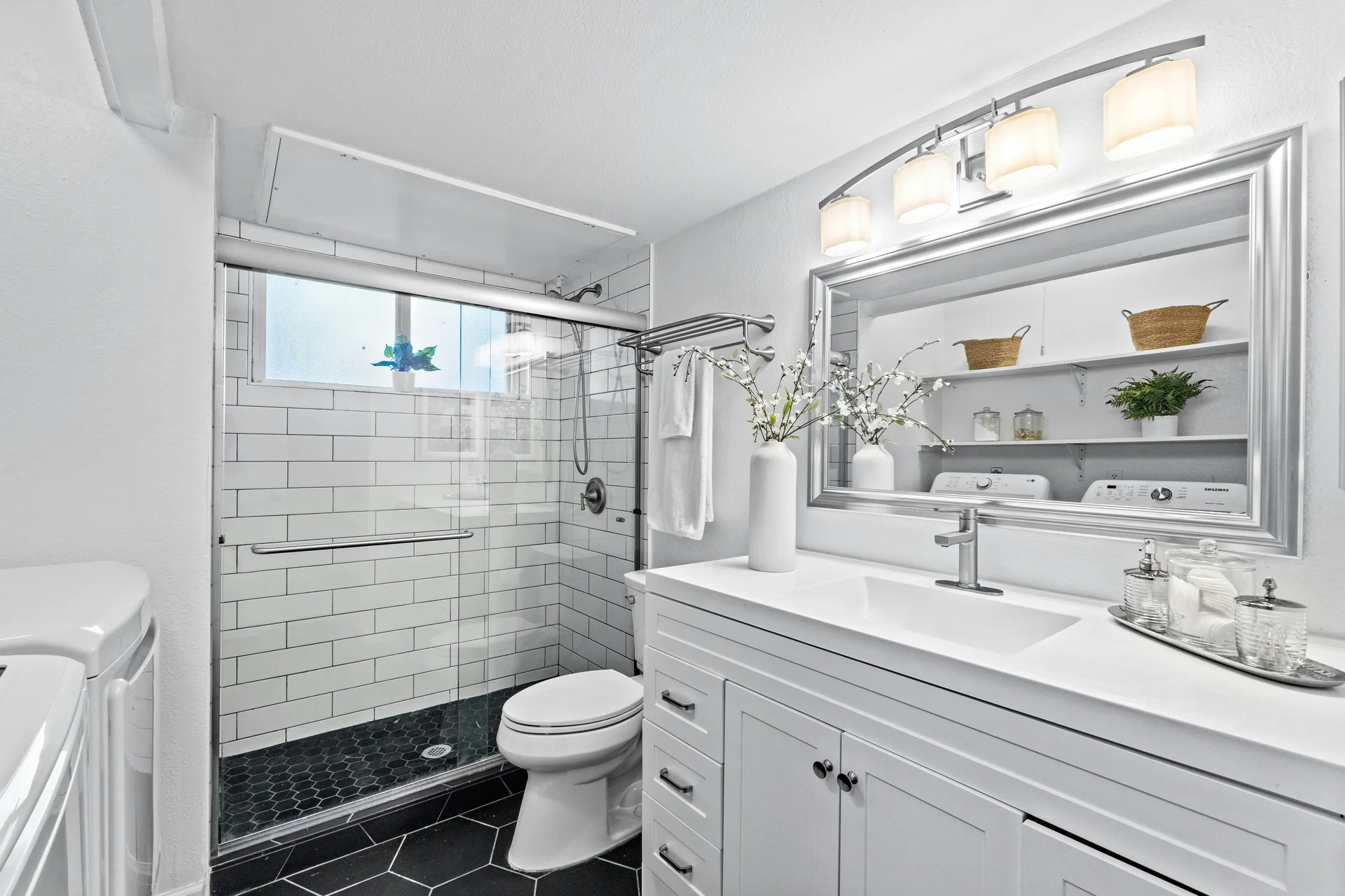 Bright & Chic Corner Lot Home in Coppertree Condos photo 17