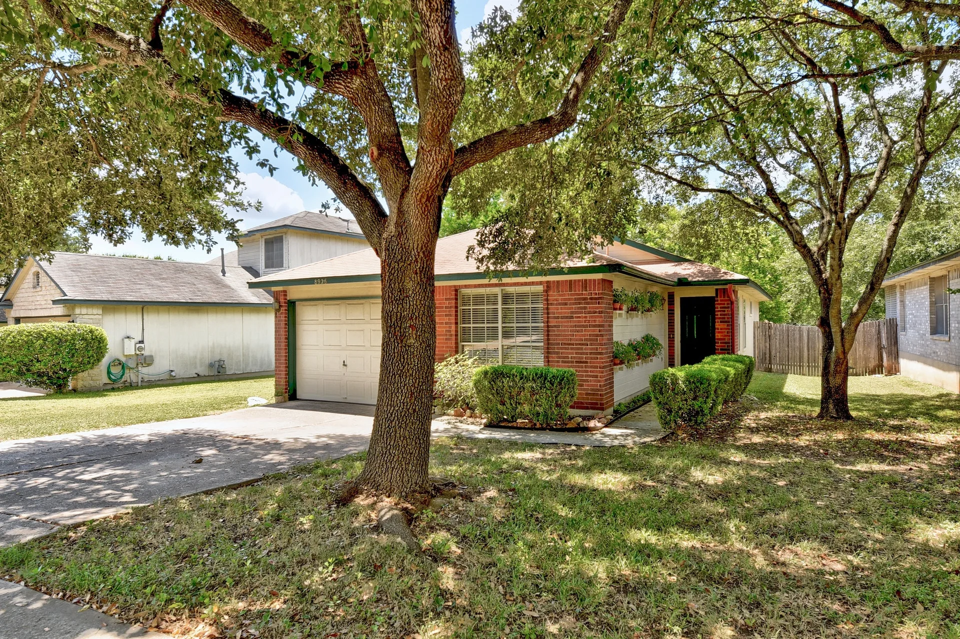 8926 Anna St photo 3