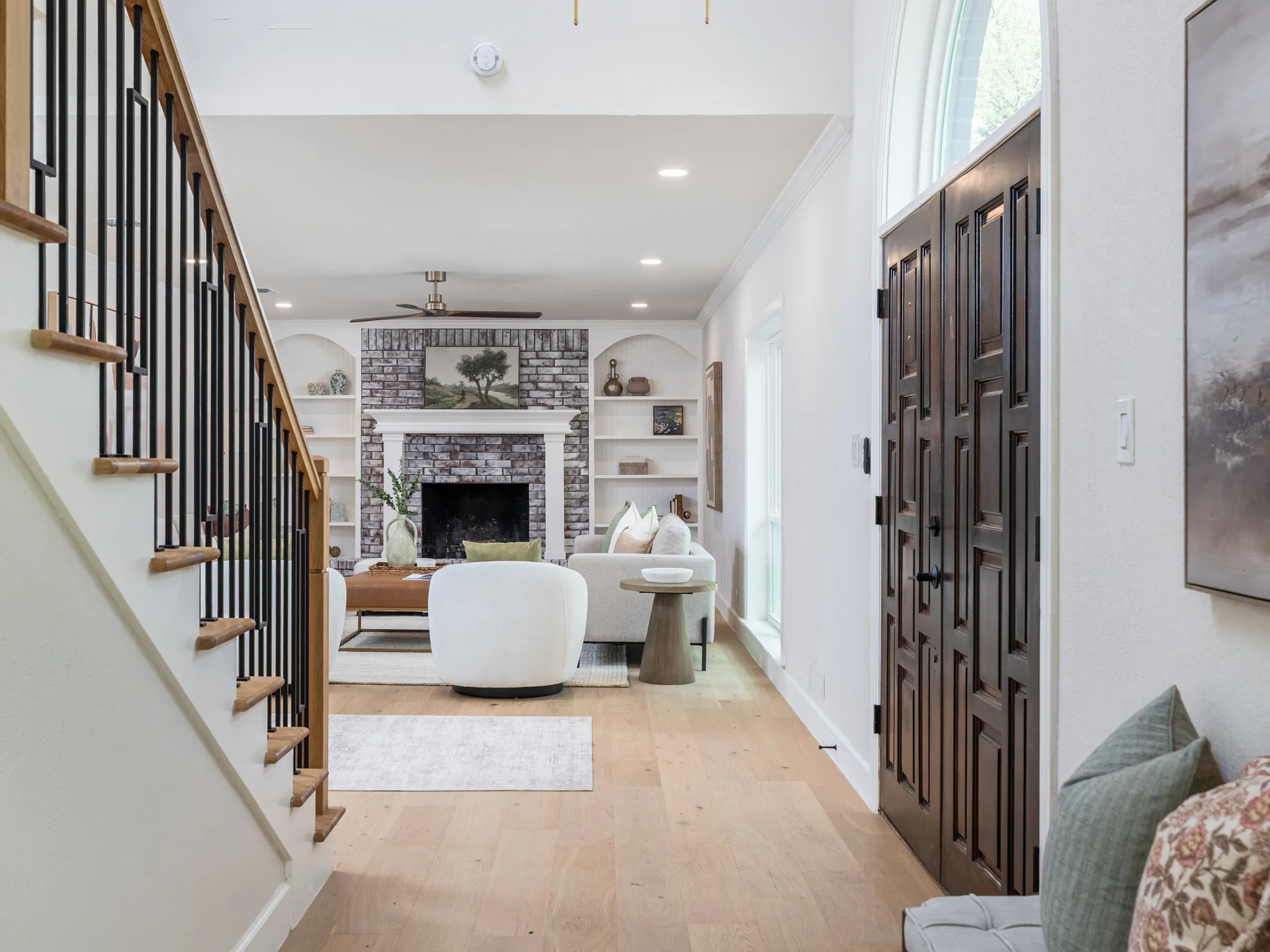 Designer-Renovated 6BR Estate Including Private Guest Apartment on 1.48 Acres photo 7