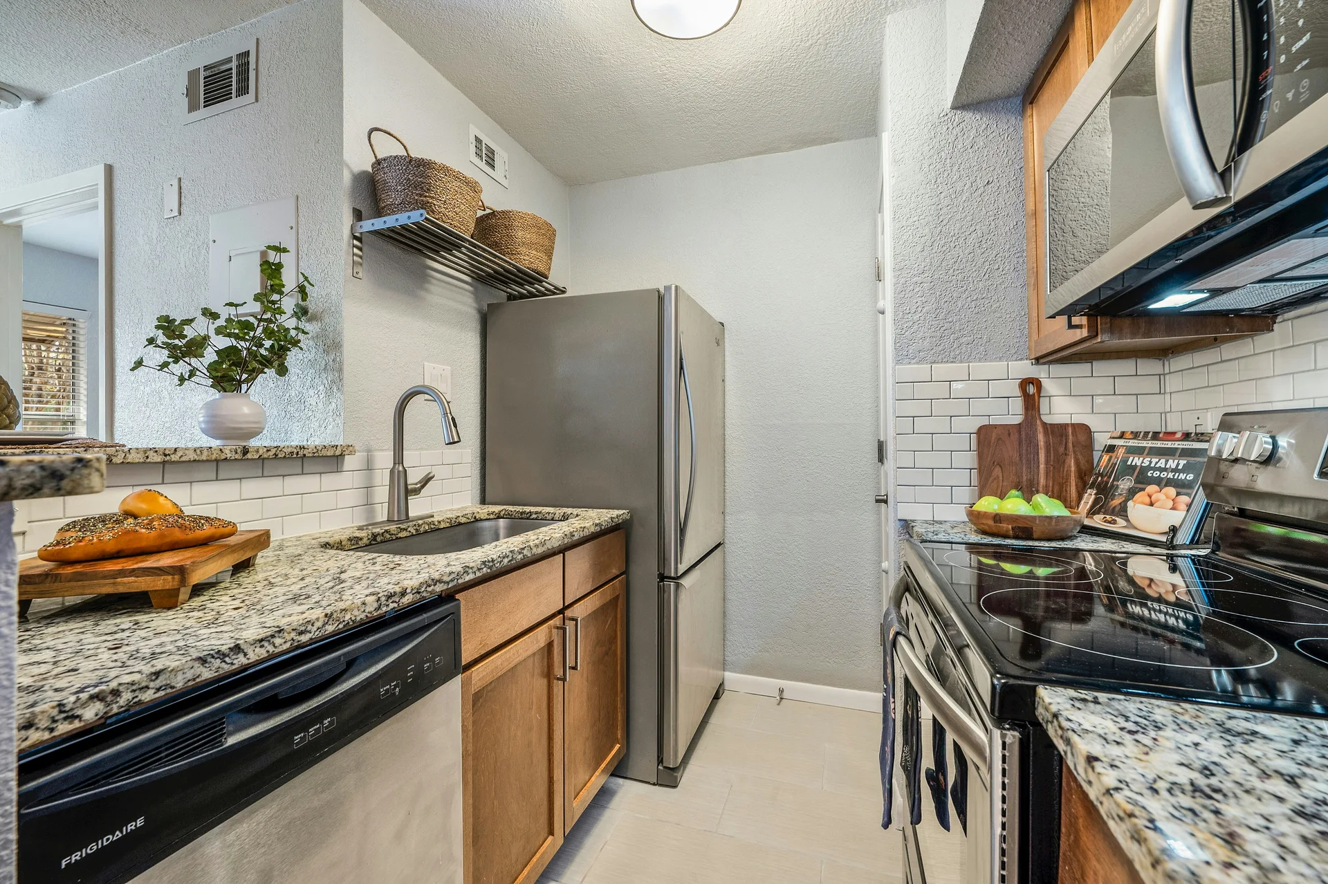 Stylish South Lamar Condo in Gated Ivy Condominiums – Prime Location with Top-Tier Amenities! photo 9
