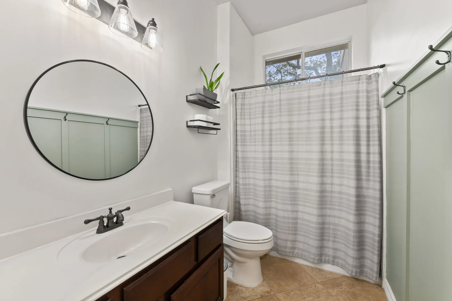 Elegant Cul-de-Sac Retreat in Steiner Ranch with Main-Level Guest Suite photo 11