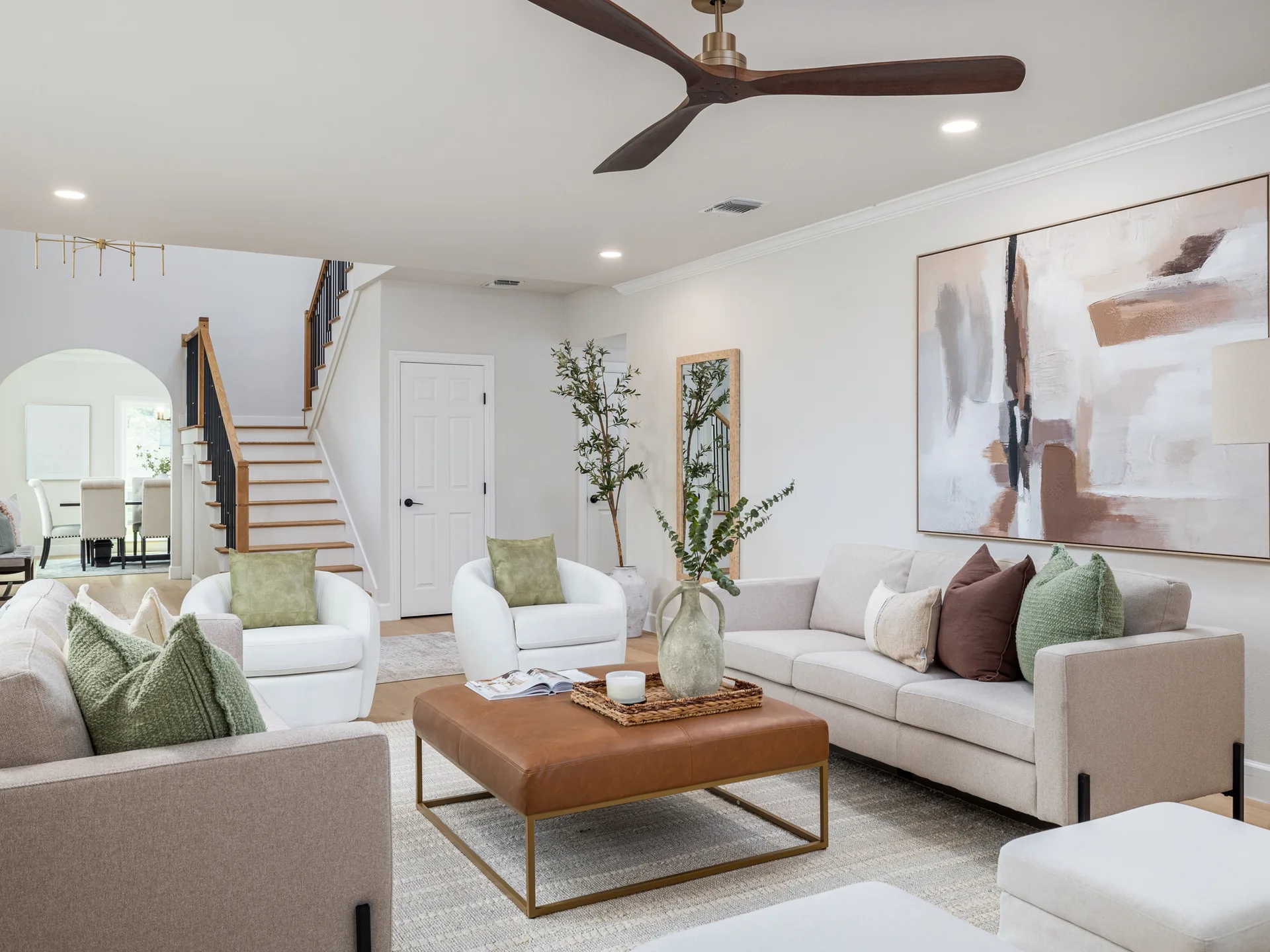 Designer-Renovated 6BR Estate Including Private Guest Apartment on 1.48 Acres photo 5
