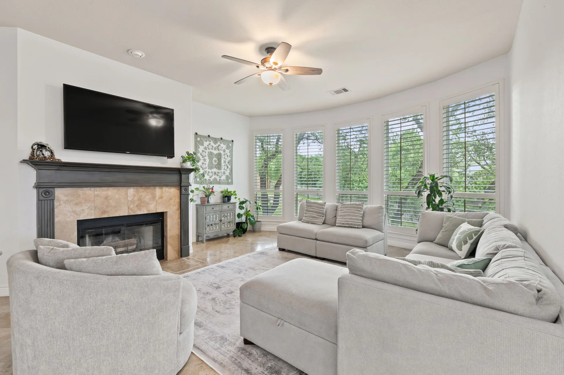 Elegant Cul-de-Sac Retreat in Steiner Ranch with Main-Level Guest Suite photo 13