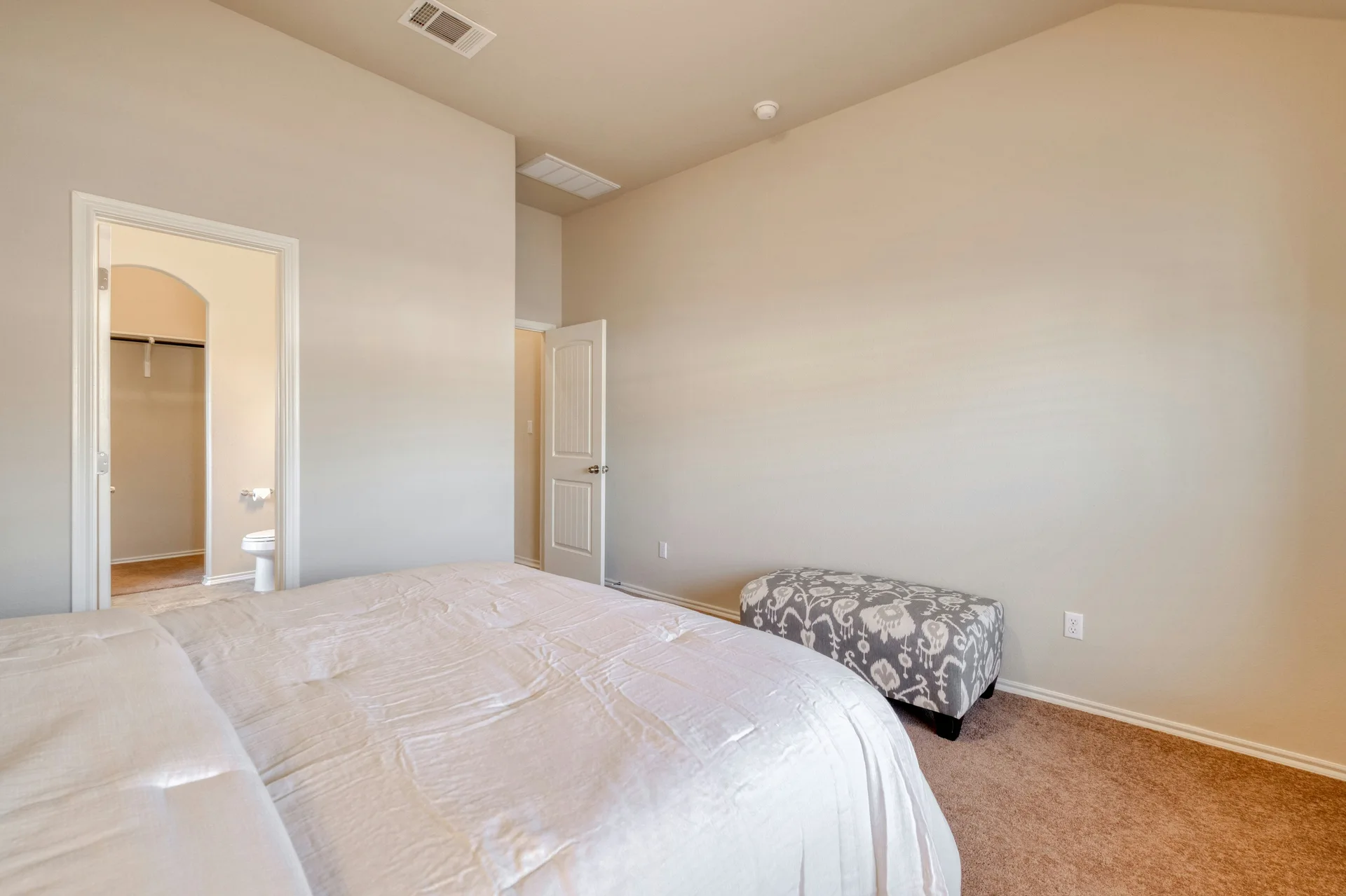 Rare Cul-de-Sac Gem in Manor – With No Neighbor on One Side and Access to HOA-owned Greenspace Right Outside Your Doorstep! photo 13