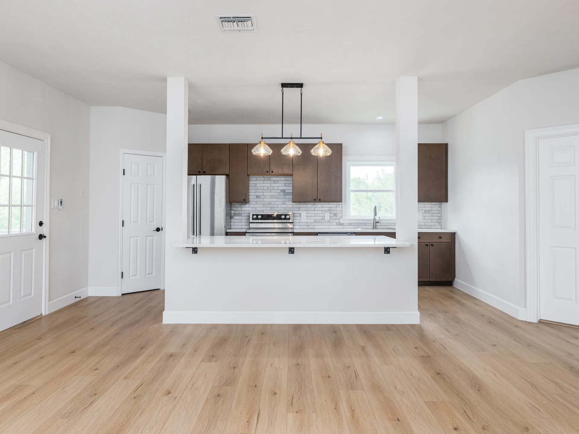 Designer-Renovated 6BR Estate Including Private Guest Apartment on 1.48 Acres photo 29
