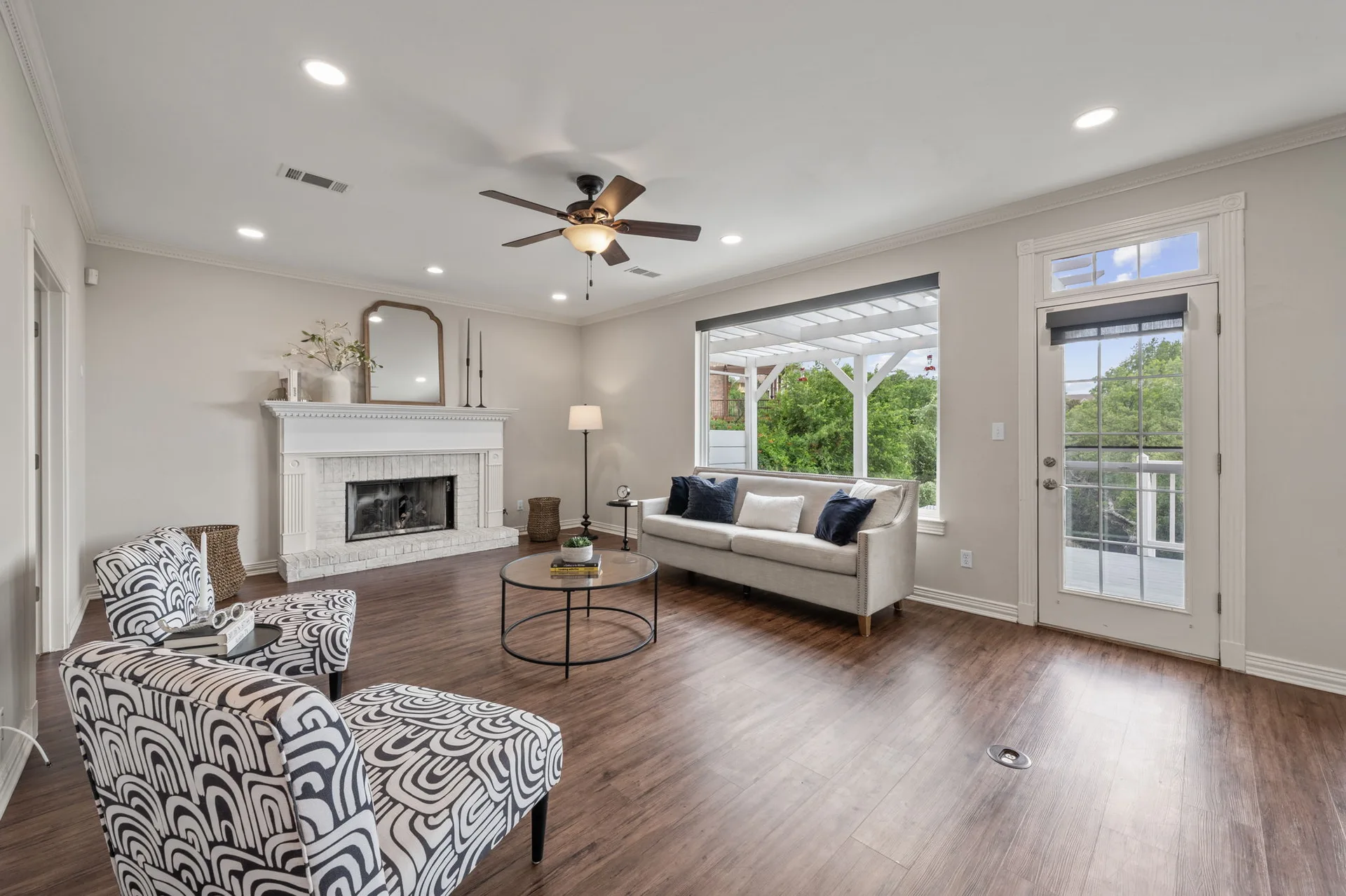 Elegant Colonial Estate in River Place | Walk to Golf, Views for Miles | For Sale or For Lease! photo 9