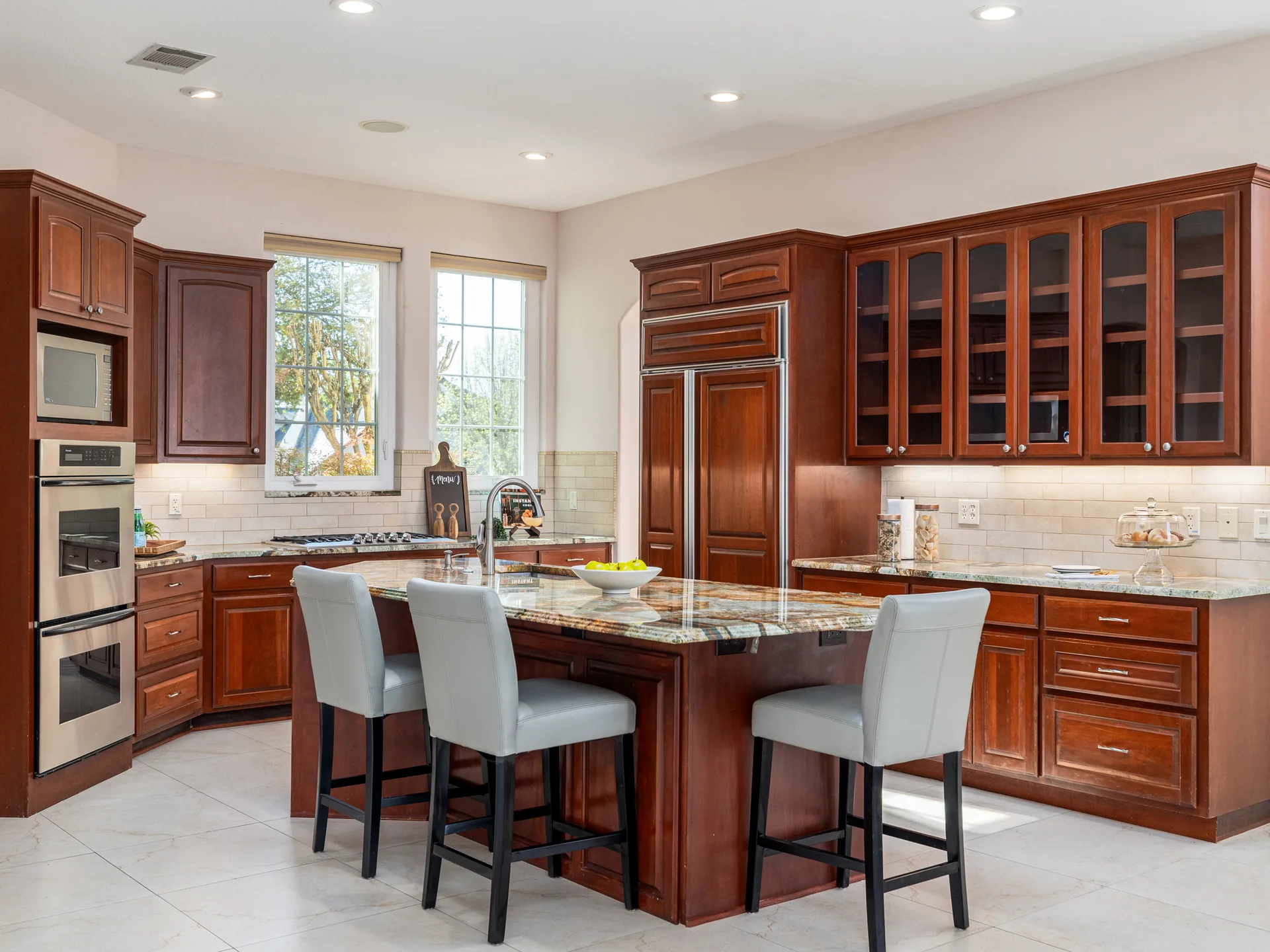 River Place Luxury Lease Opportunity | Pool + Golf Course Views photo 15