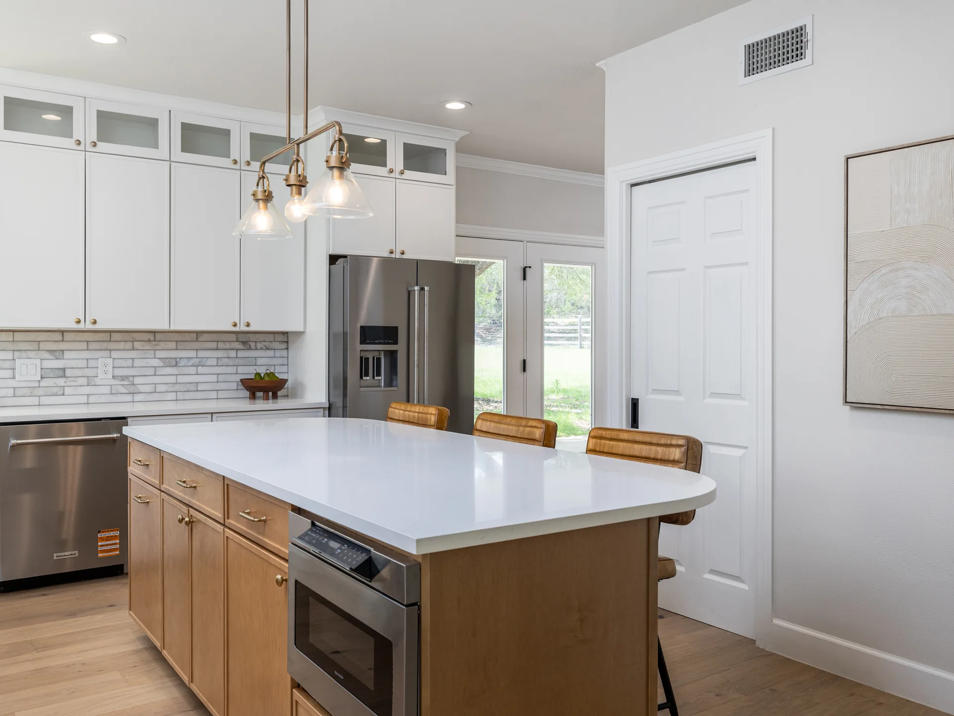 Designer-Renovated 6BR Estate Including Private Guest Apartment on 1.48 Acres photo 11