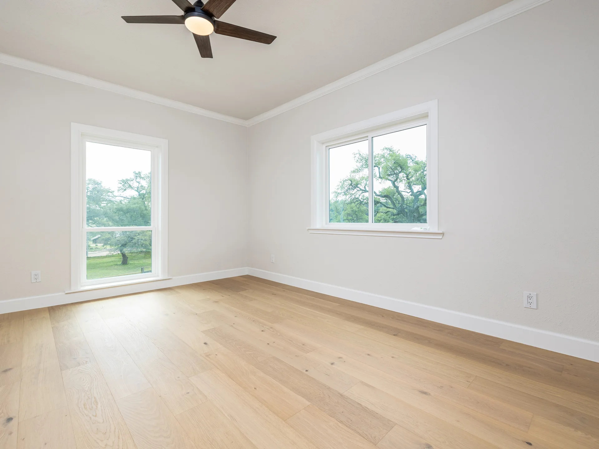 Designer-Renovated 6BR Estate Including Private Guest Apartment on 1.48 Acres photo 17