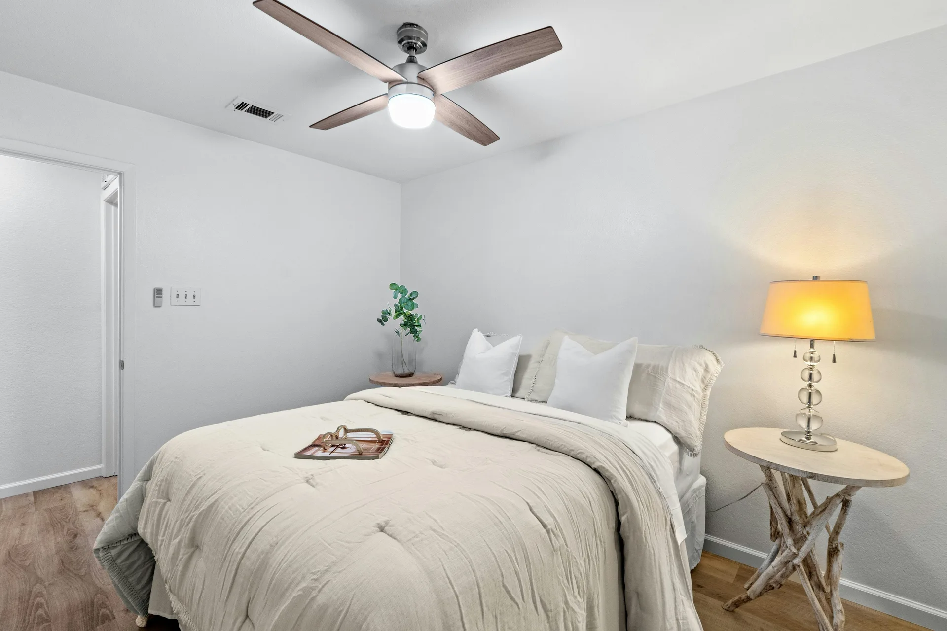 Bright & Chic Corner Lot Home in Coppertree Condos photo 15