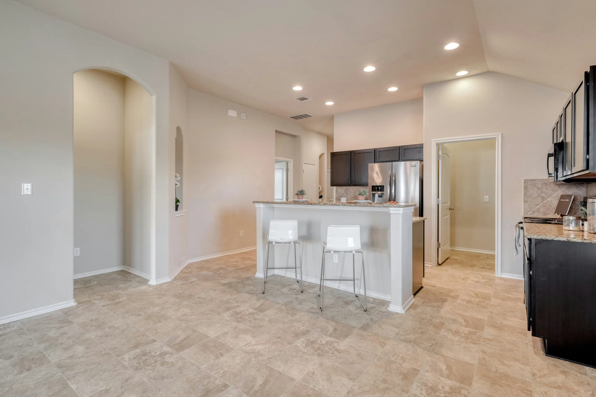 Rare Cul-de-Sac Gem in Manor – With No Neighbor on One Side and Access to HOA-owned Greenspace Right Outside Your Doorstep! photo 7
