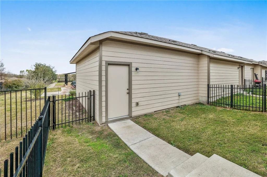 Modern Corner Lot Townhome in Coveted Carrington Court! photo 24