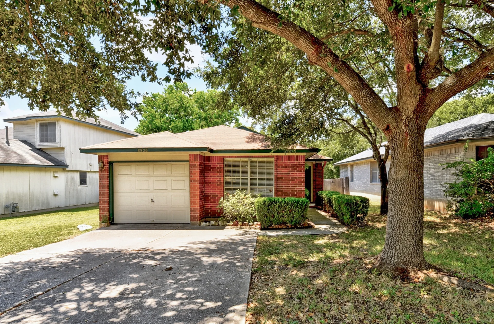 8926 Anna St photo 4