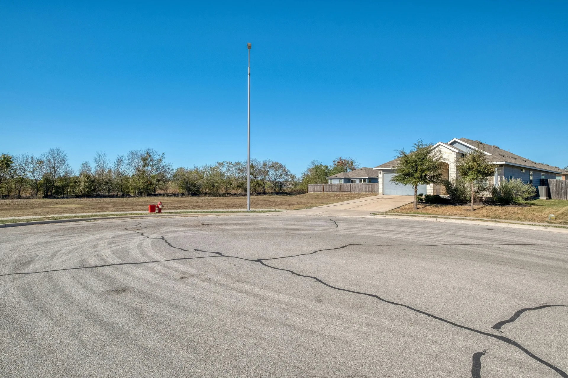 Rare Cul-de-Sac Gem in Manor – With No Neighbor on One Side and Access to HOA-owned Greenspace Right Outside Your Doorstep! photo 23