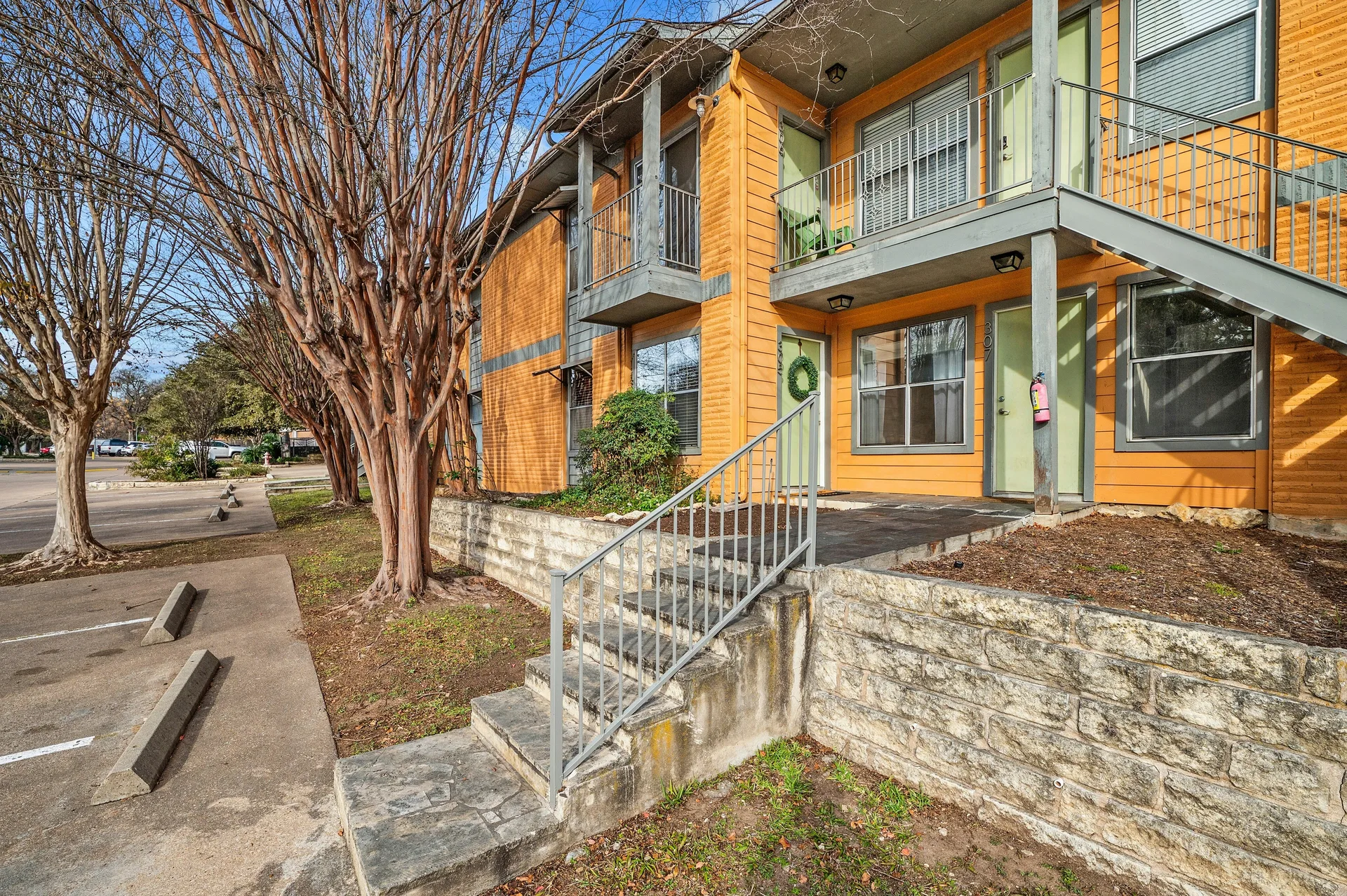 Stylish South Lamar Condo in Gated Ivy Condominiums – Prime Location with Top-Tier Amenities! photo 5