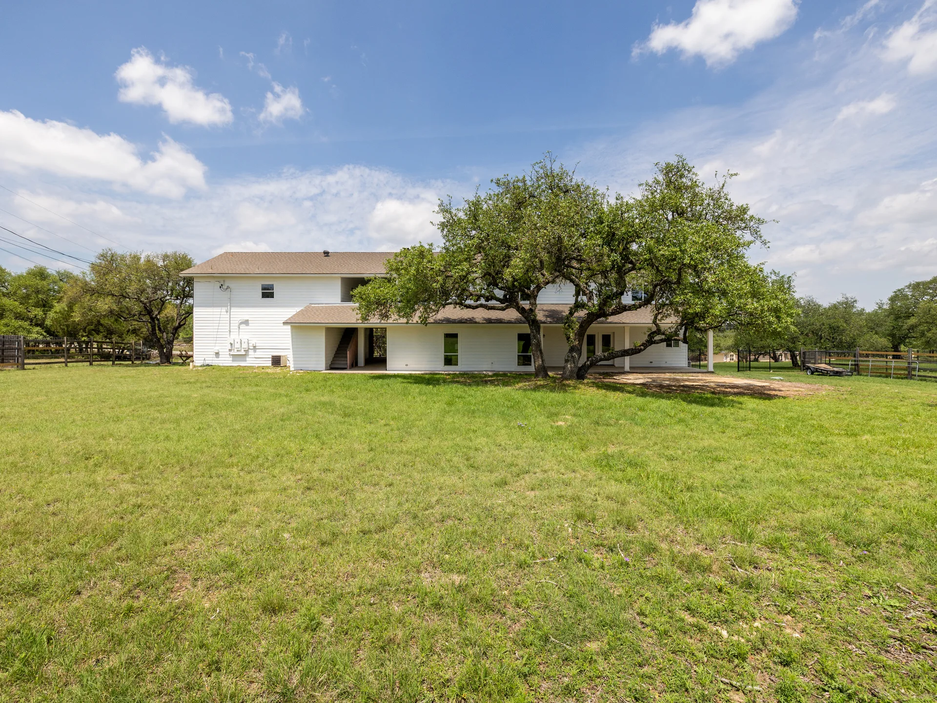Designer-Renovated 6BR Estate Including Private Guest Apartment on 1.48 Acres photo 33