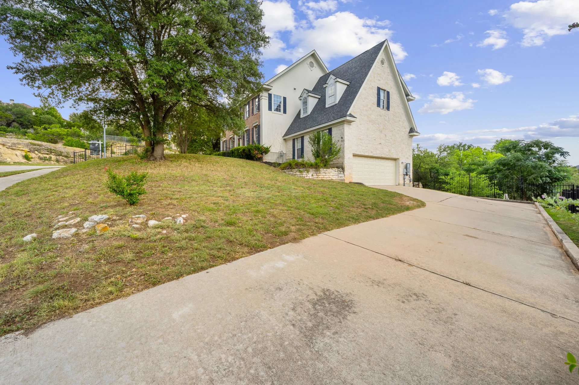 Elegant Colonial Estate in River Place | Walk to Golf, Views for Miles | For Sale or For Lease! photo 37