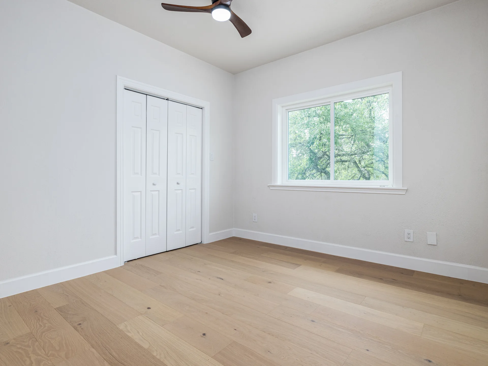 Designer-Renovated 6BR Estate Including Private Guest Apartment on 1.48 Acres photo 21