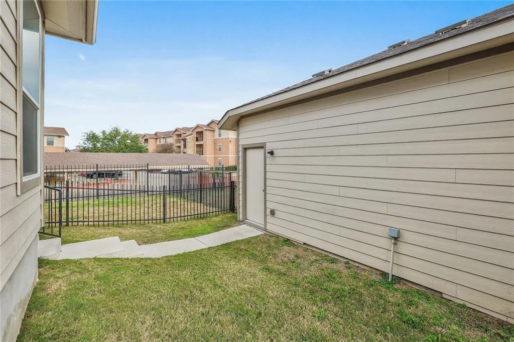 Modern Corner Lot Townhome in Coveted Carrington Court! photo 25