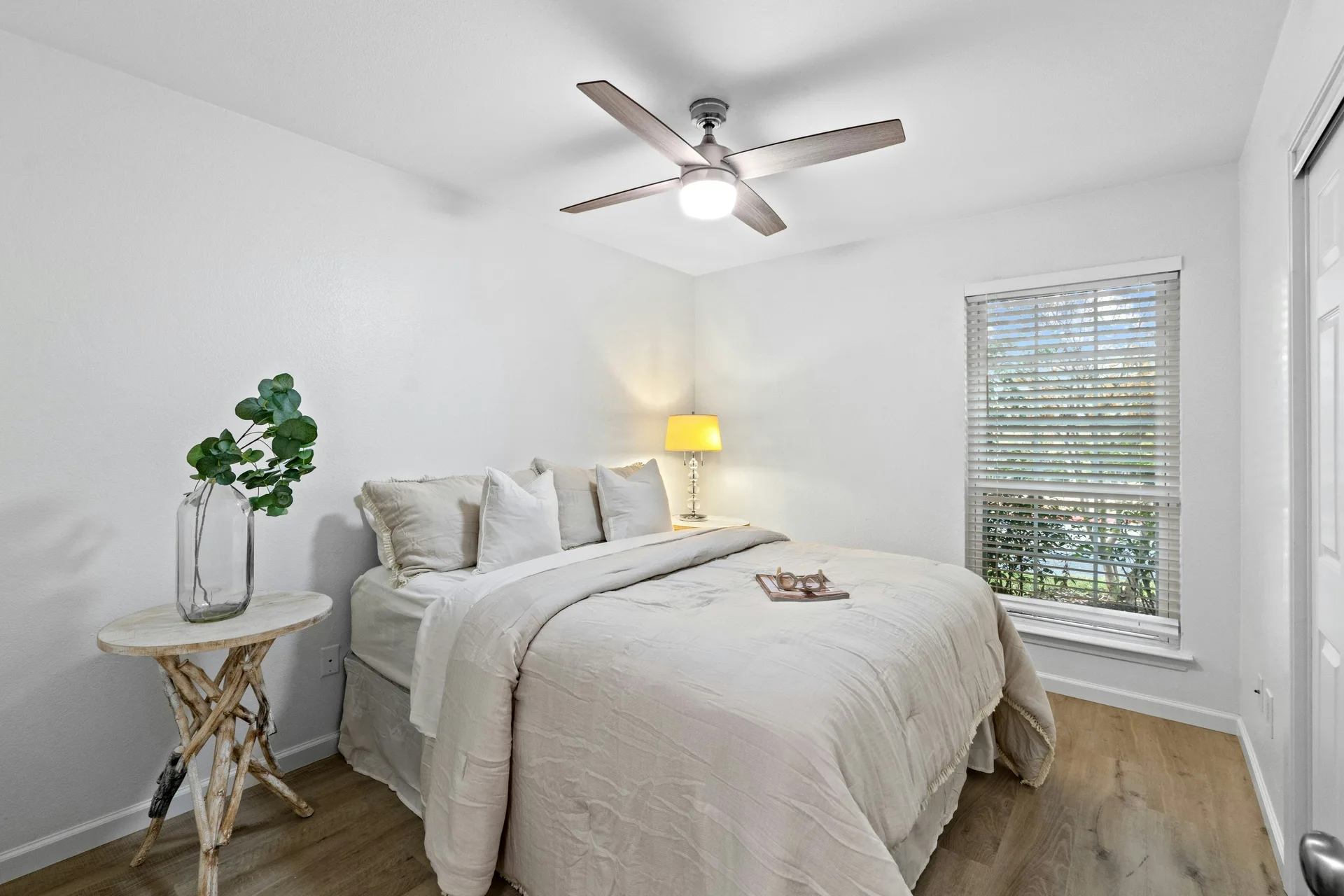 Bright & Chic Corner Lot Home in Coppertree Condos photo 14