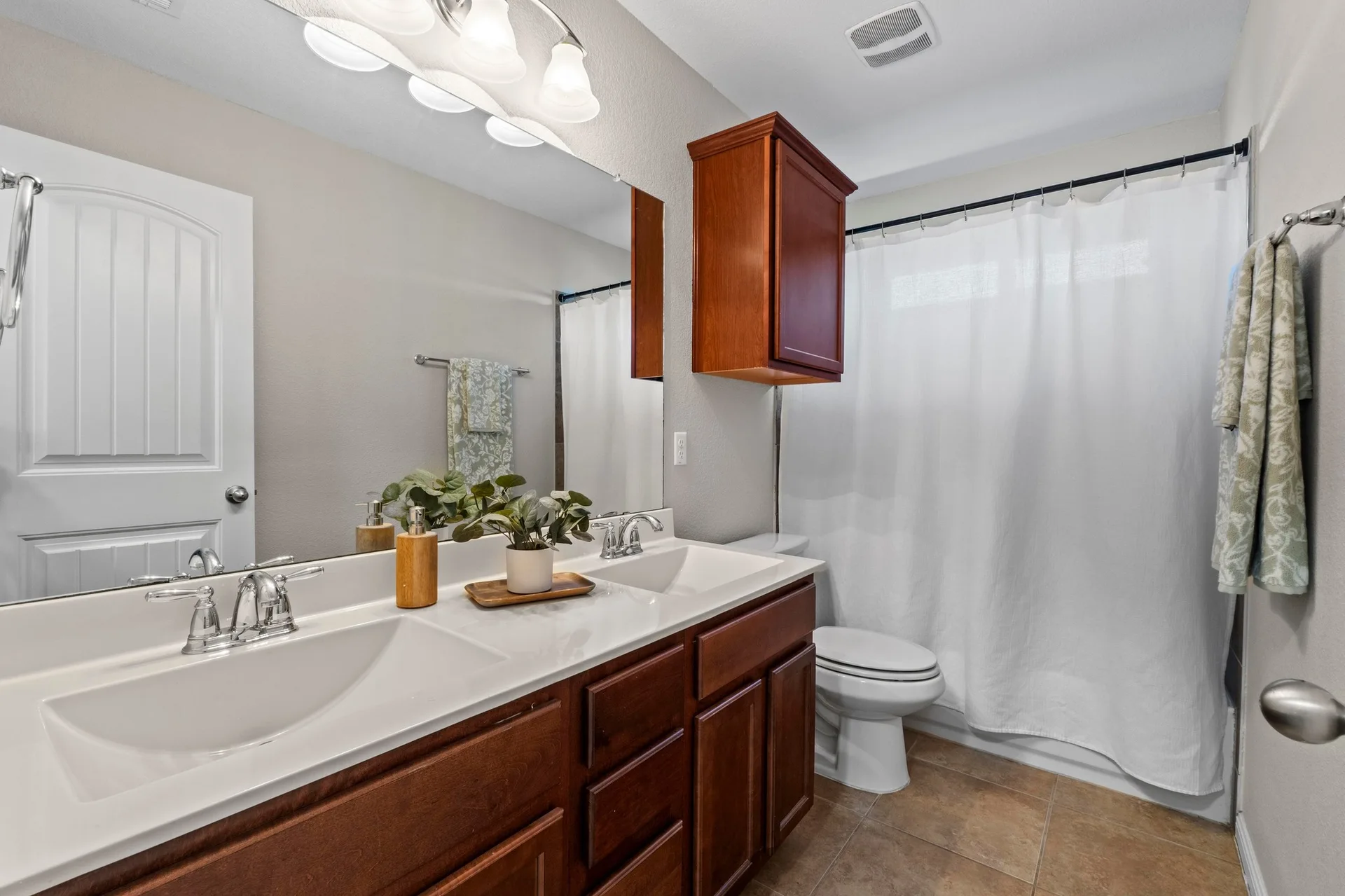 Charming Magnolia Creek Gem – Dream Kitchen, Serene Owner’s Suite & Outdoor Oasis! photo 25