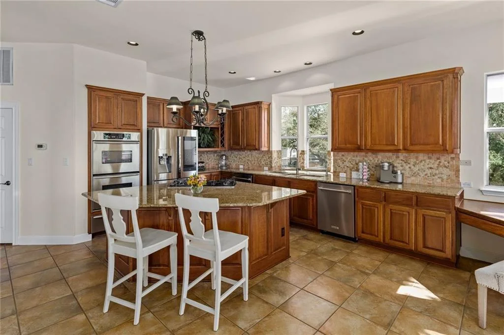Greenbelt Luxury Estate | Resort Pool, Grand Ipe Deck & Hill Country Views photo 5