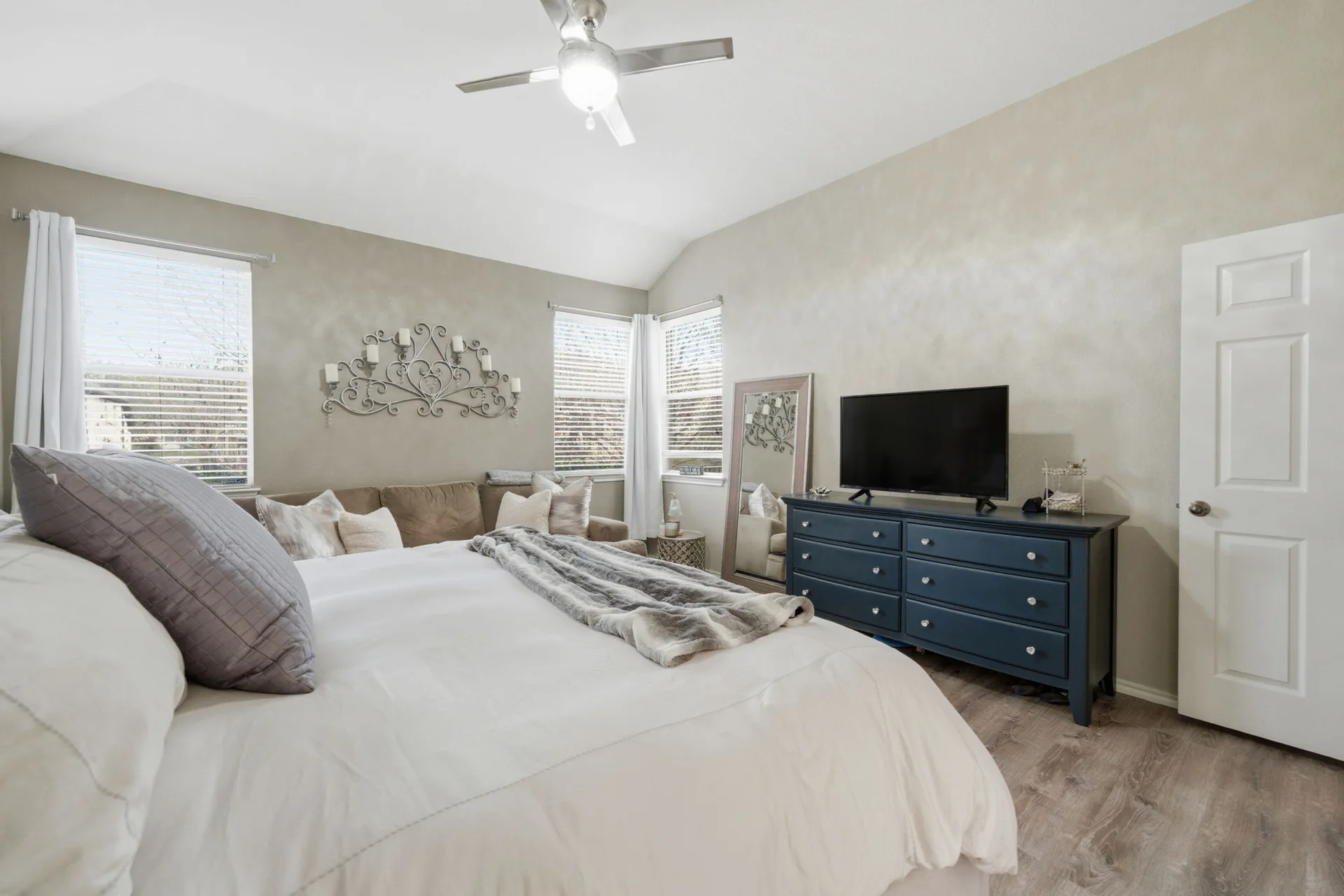 Elegantly Updated Lakeway Retreat w/ New Roof photo 29
