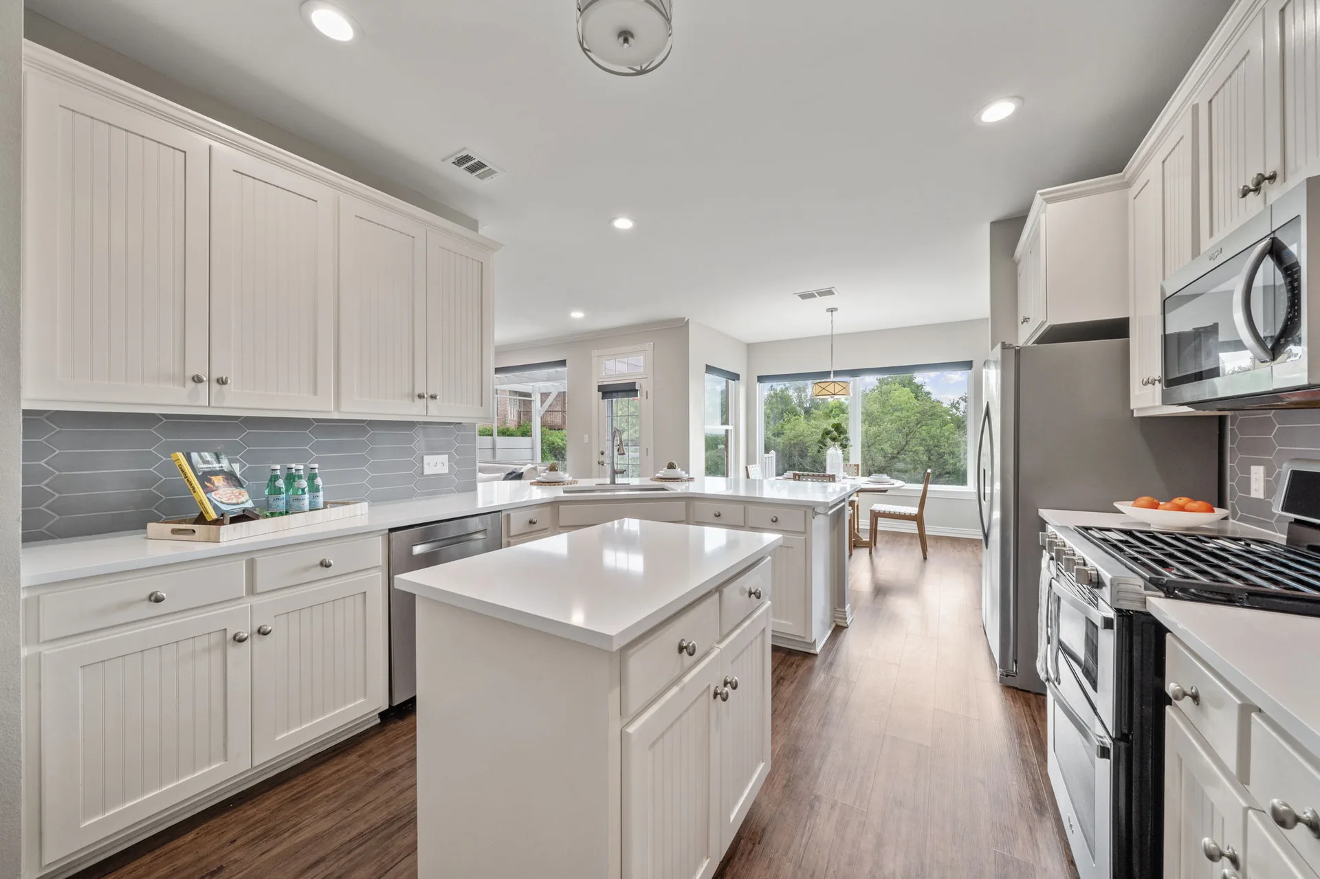 Elegant Colonial Estate in River Place | Walk to Golf, Views for Miles | For Sale or For Lease! photo 4