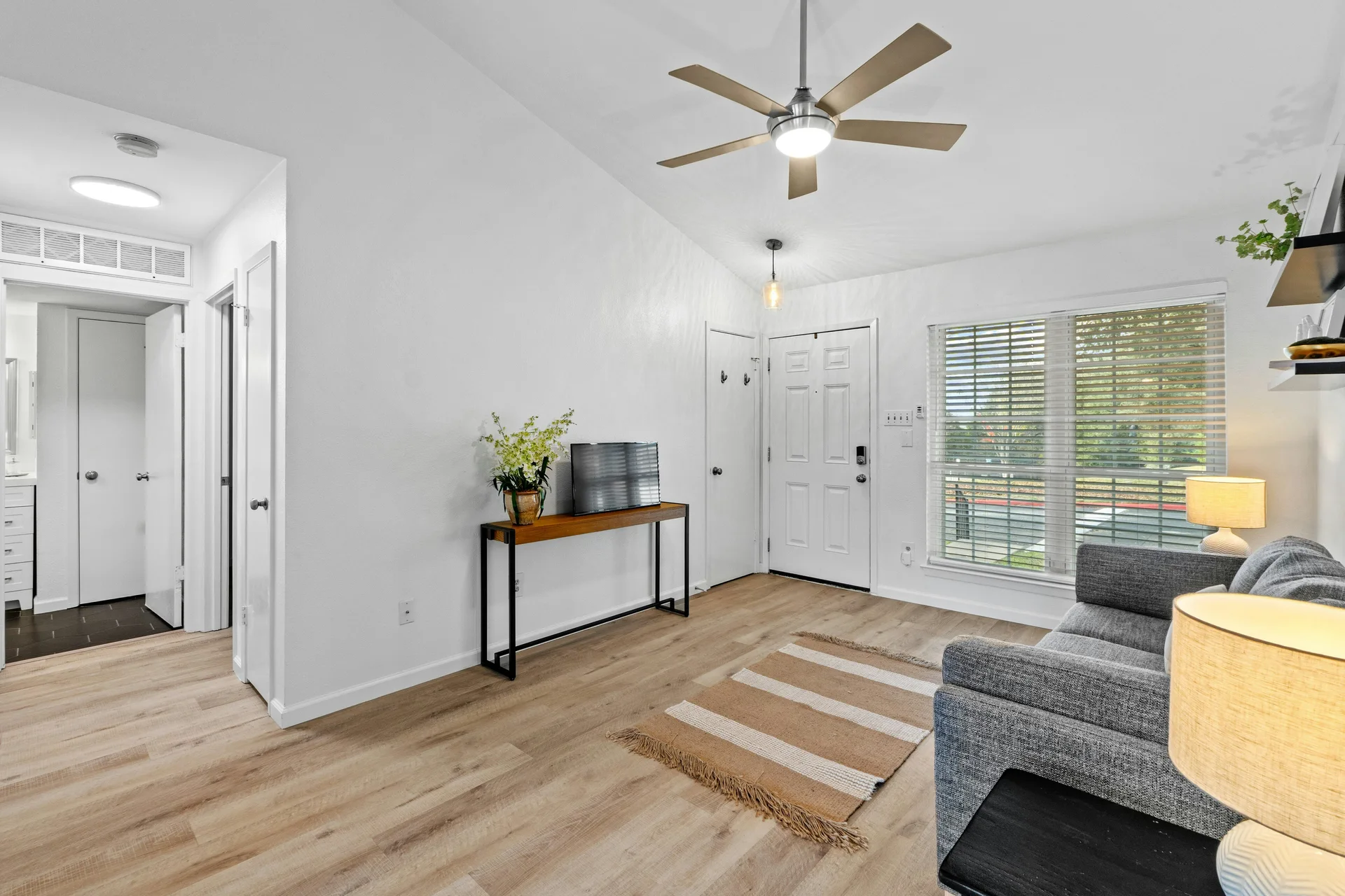 Bright & Chic Corner Lot Home in Coppertree Condos photo 7
