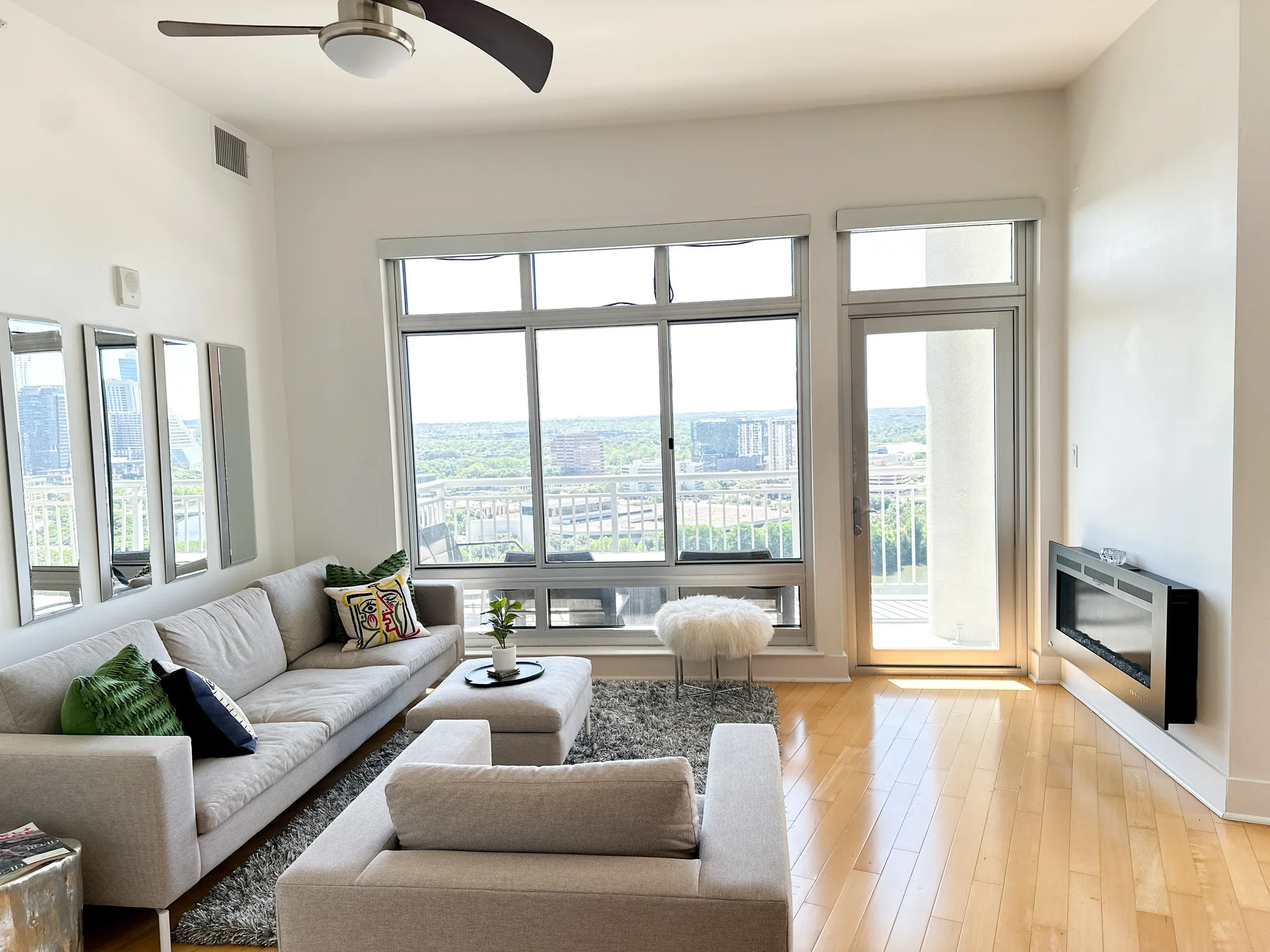 Rare SW Corner Condo w/ Unobstructed Lady Bird Lake Views | The Shore photo 4