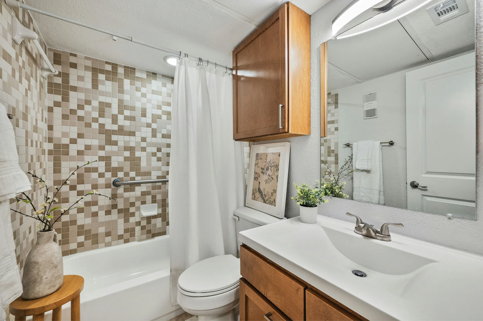 Stylish South Lamar Condo in Gated Ivy Condominiums – Prime Location with Top-Tier Amenities! photo 17
