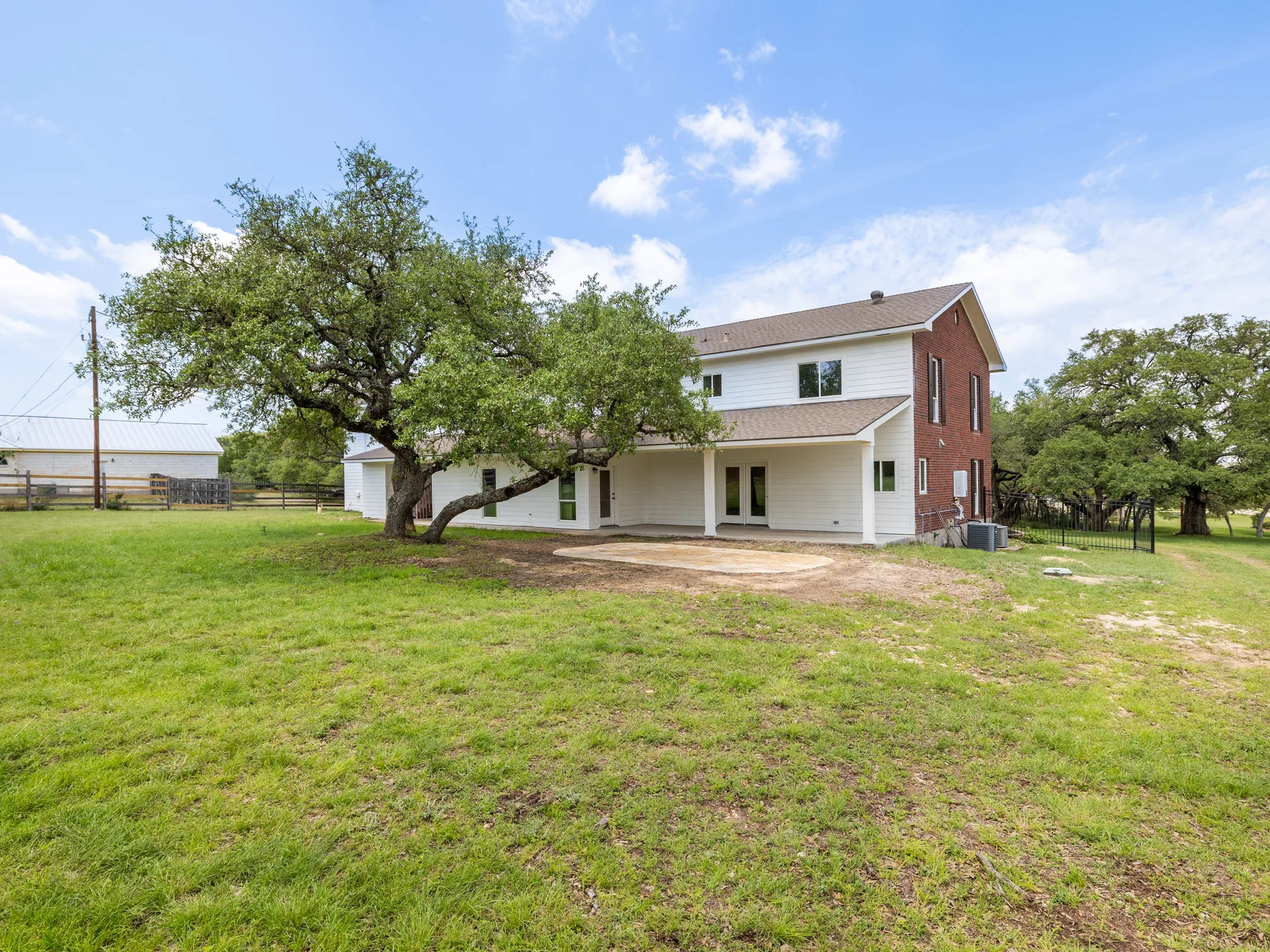 Designer-Renovated 6BR Estate Including Private Guest Apartment on 1.48 Acres photo 32