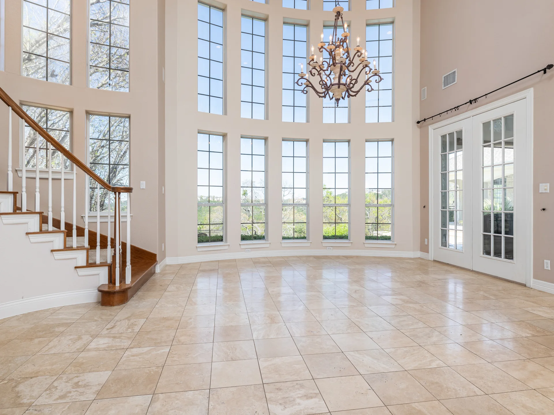 River Place Luxury Lease Opportunity | Pool + Golf Course Views photo 8