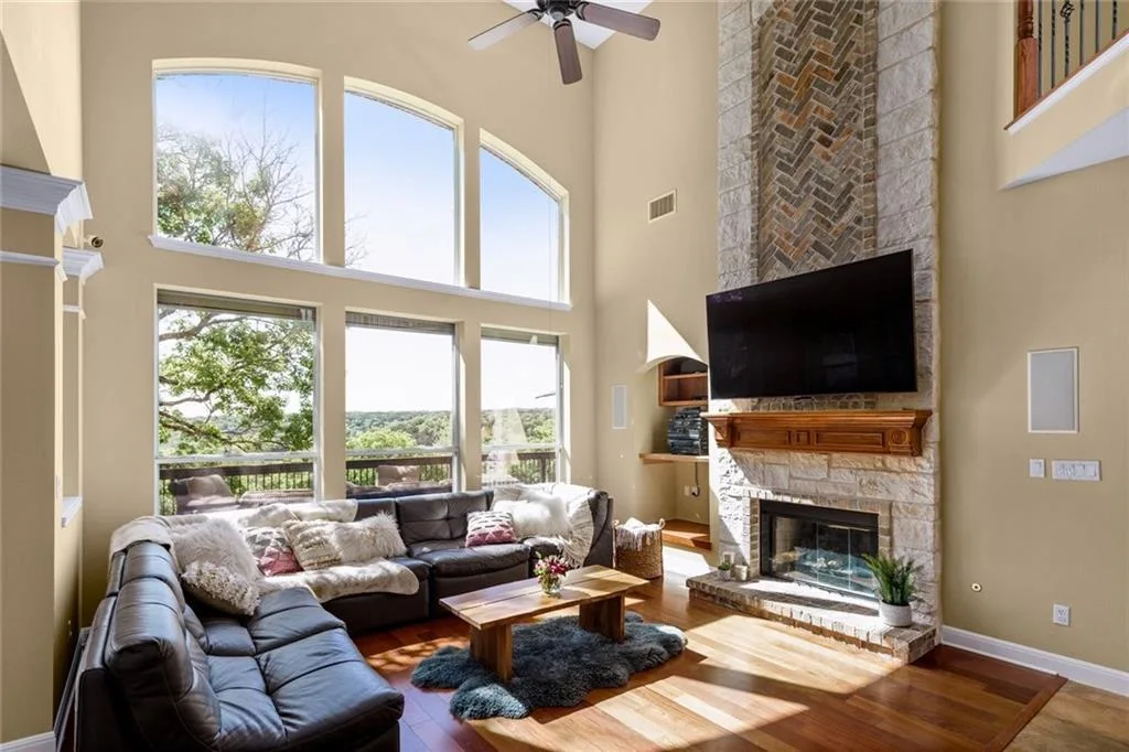 Greenbelt Luxury Estate | Resort Pool, Grand Ipe Deck & Hill Country Views photo 4