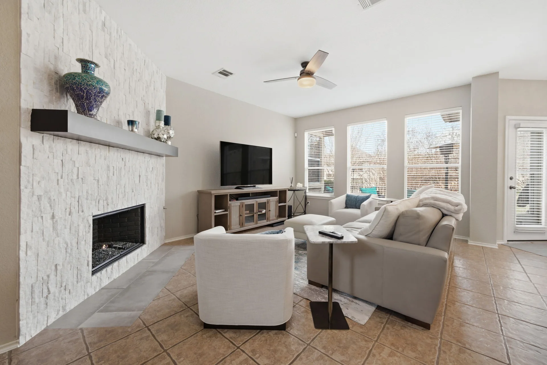 Elegantly Updated Lakeway Retreat w/ New Roof photo 11