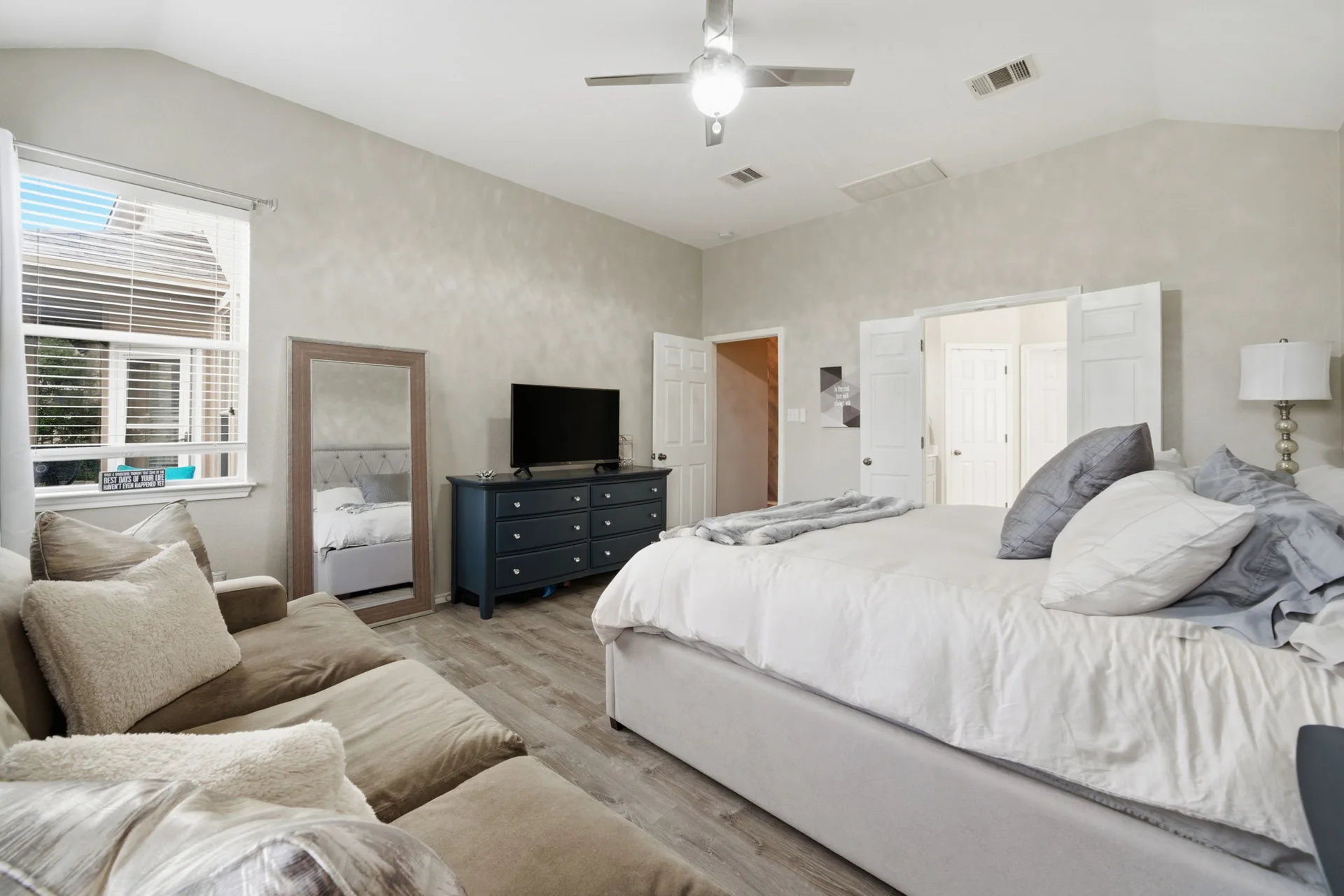 Elegantly Updated Lakeway Retreat w/ New Roof photo 28
