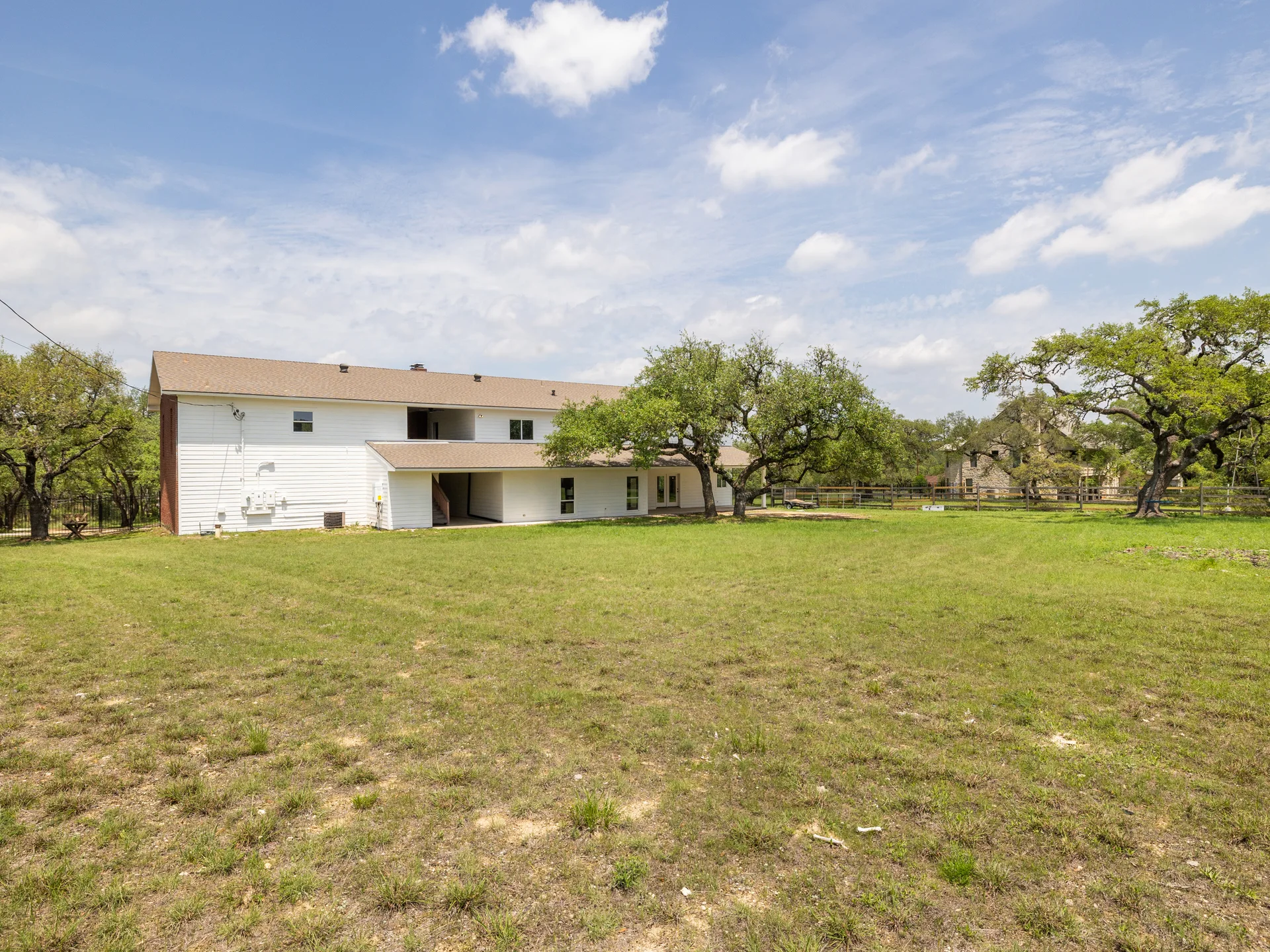 Designer-Renovated 6BR Estate Including Private Guest Apartment on 1.48 Acres photo 34