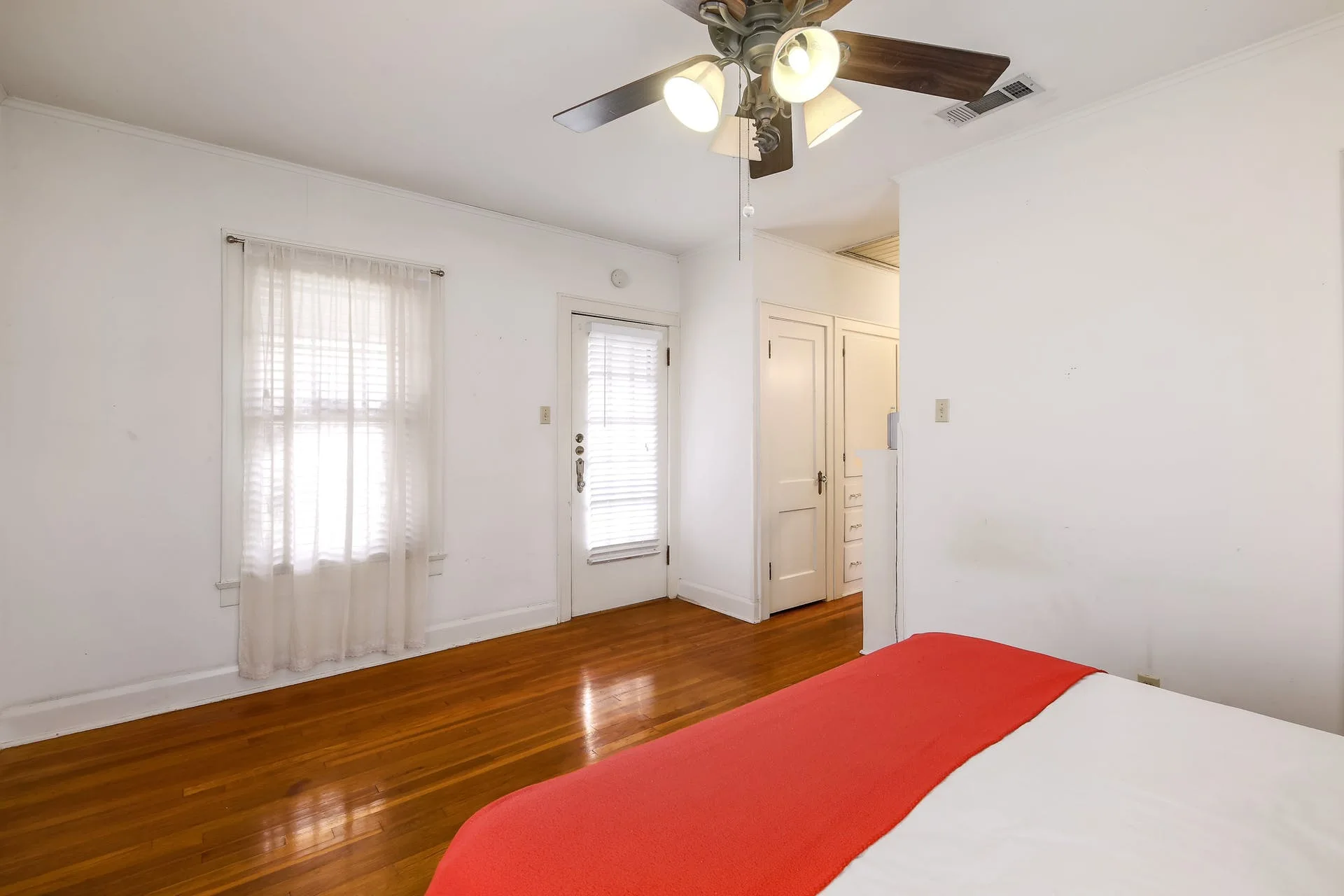 1202 Sloan St photo 20
