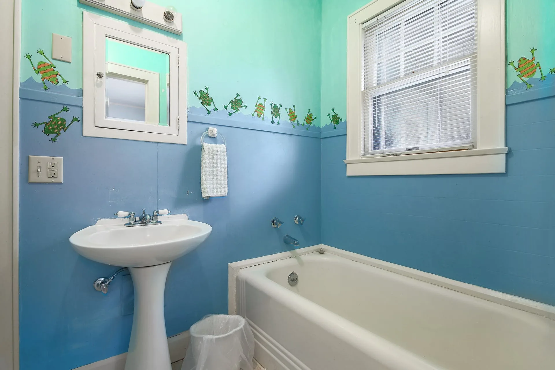 1202 Sloan St photo 24