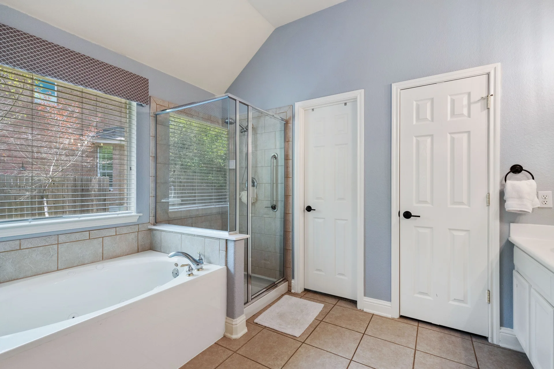 1204 Andrew CV photo 22