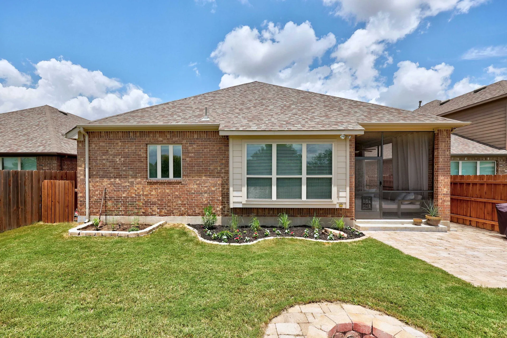 Beautifully Appointed Single-Story in Oak Creek: Modern Floors and Screened-In Patio Overlooking Green Space w/ NO Backyard Neighbor! photo 28
