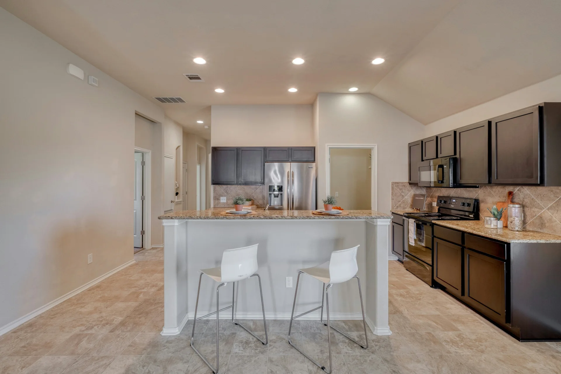 Rare Cul-de-Sac Gem in Manor – With No Neighbor on One Side and Access to HOA-owned Greenspace Right Outside Your Doorstep! photo 4
