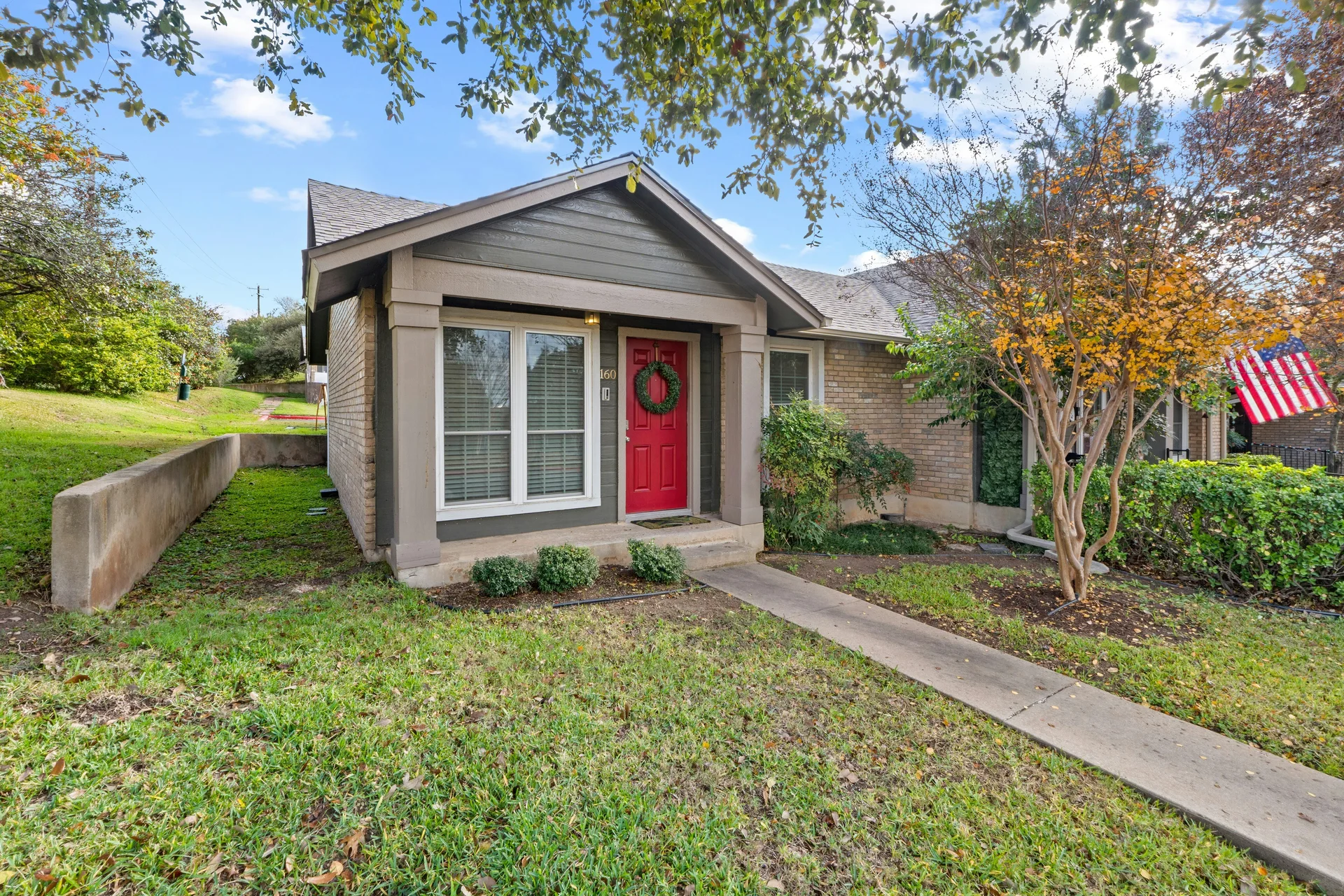 Bright & Chic Corner Lot Home in Coppertree Condos photo 5