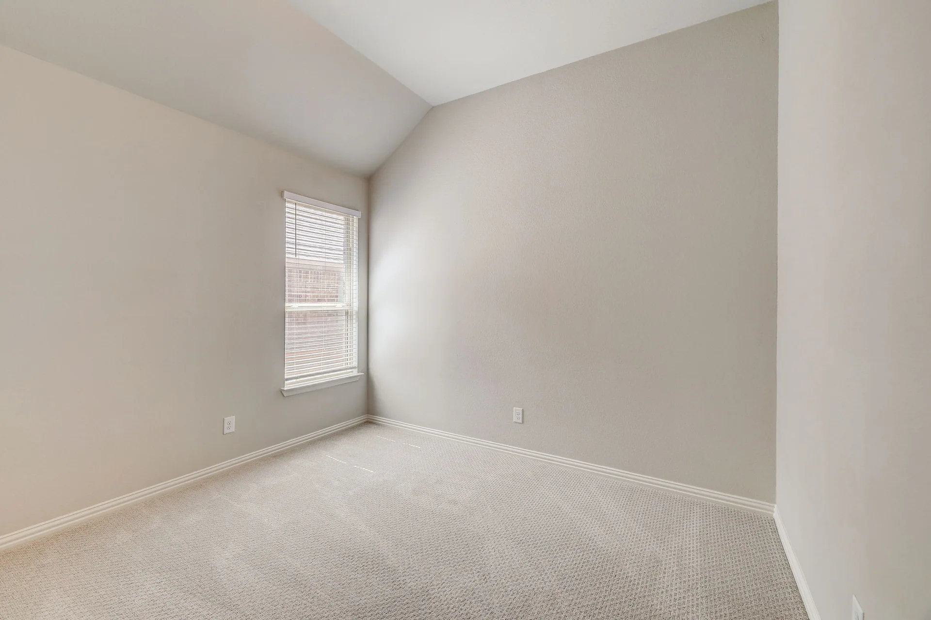 Charming single-story home in the desirable Paloma Lake in RR that backs to a greenbelt! photo 22