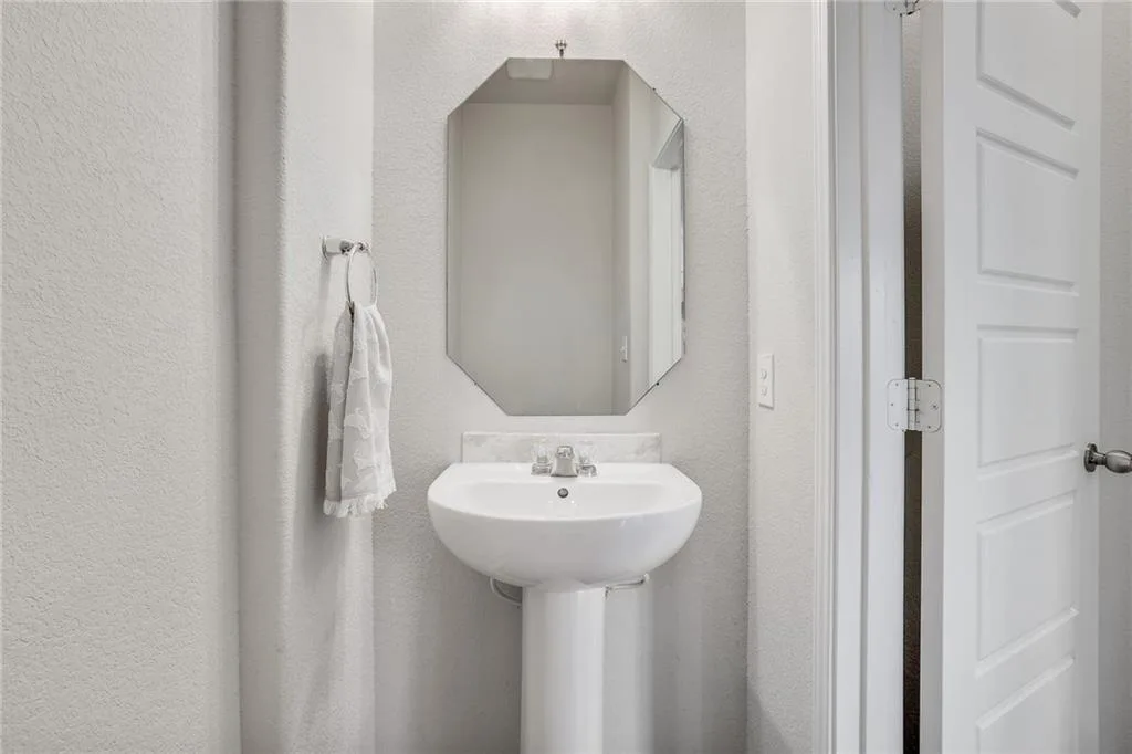 Modern Corner Lot Townhome in Coveted Carrington Court! photo 21