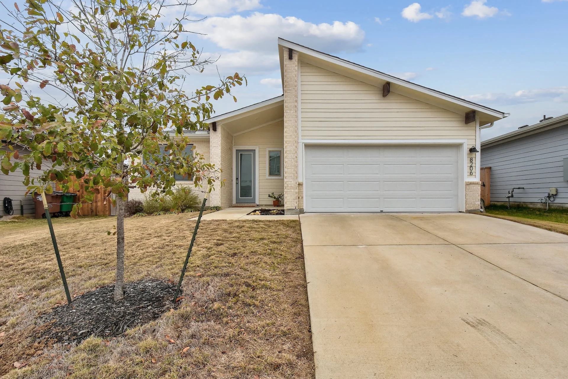 8206 Dampton Ln, Austin, Texas 78744 photo 3